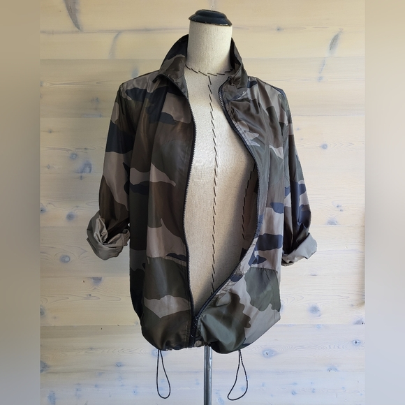 wild fable Jackets & Blazers - NWT Wild Fable Oversized Camo Camoflage Windbreaker Jacket size S